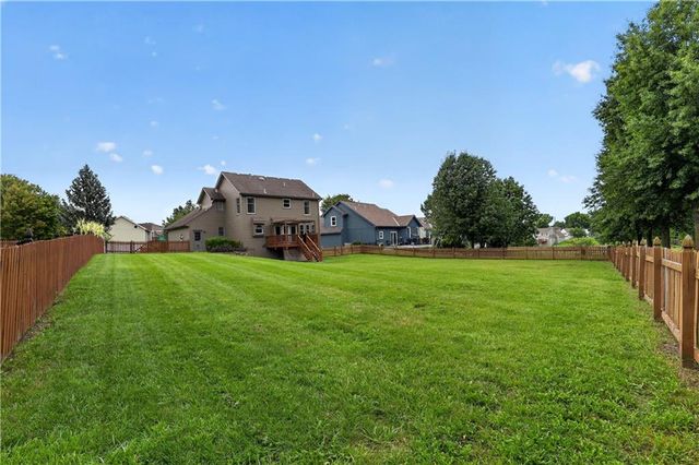 11008 N Farley Avenue, Kansas City, MO 64157