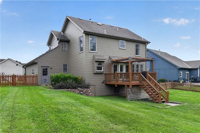 11008 N Farley Avenue, Kansas City, MO 64157