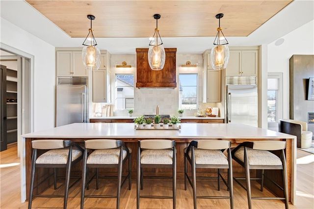 13751 Pembroke Lane, Leawood, KS 66224