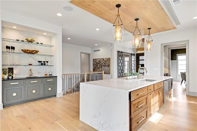 13751 Pembroke Lane, Leawood, KS 66224