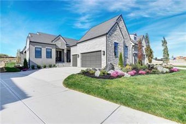 13751 Pembroke Lane, Leawood, KS 66224