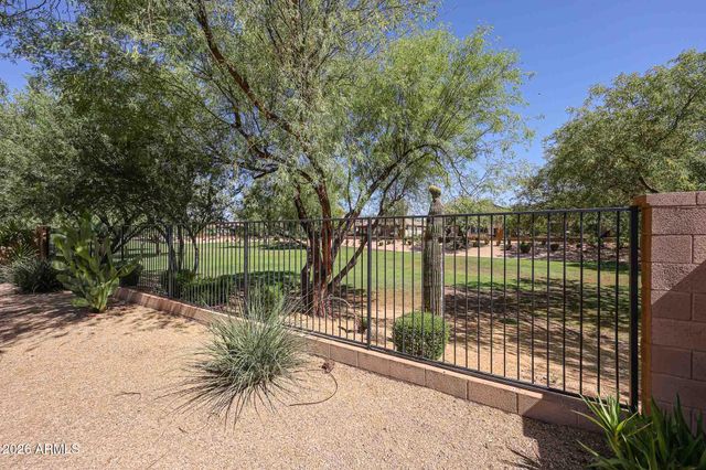 2390 W JAKE Haven, Phoenix, AZ 85085