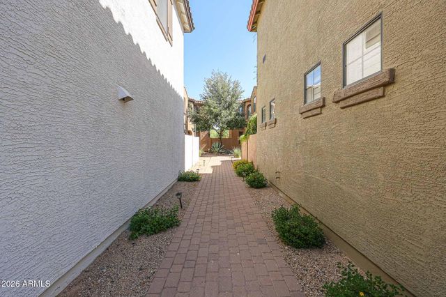 2390 W JAKE Haven, Phoenix, AZ 85085