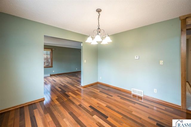 328 S Redwood Drive, Mankato, MN 56001