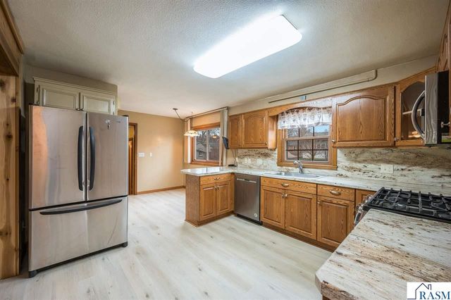 328 S Redwood Drive, Mankato, MN 56001