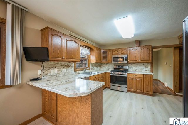 328 S Redwood Drive, Mankato, MN 56001