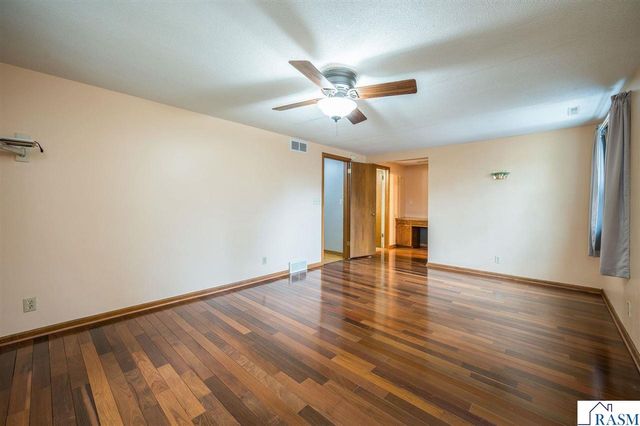 328 S Redwood Drive, Mankato, MN 56001