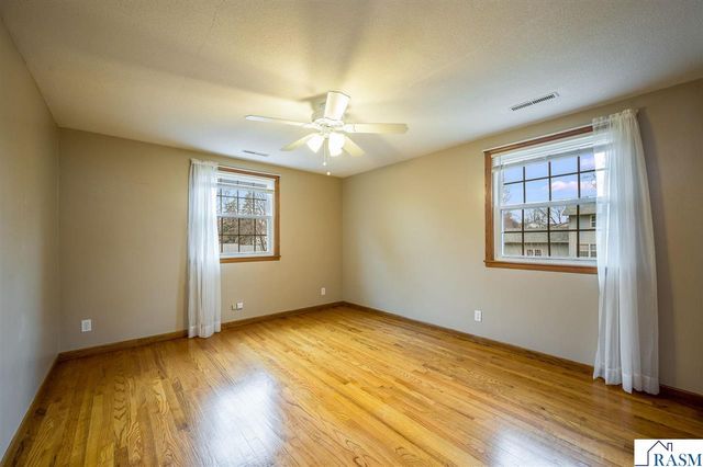 328 S Redwood Drive, Mankato, MN 56001