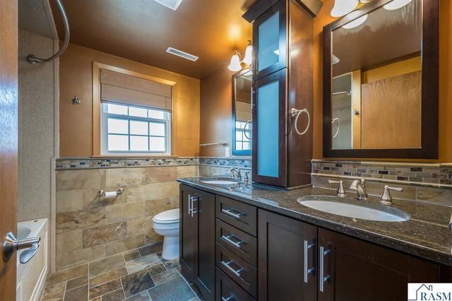 328 S Redwood Drive, Mankato, MN 56001