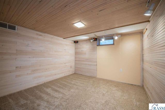 328 S Redwood Drive, Mankato, MN 56001