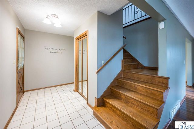 328 S Redwood Drive, Mankato, MN 56001