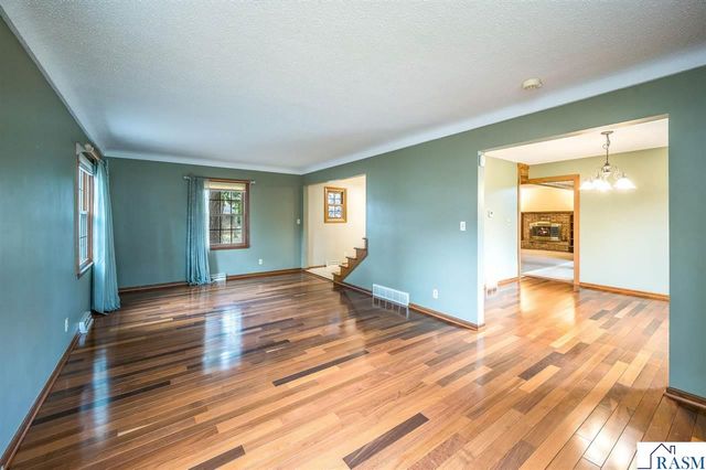 328 S Redwood Drive, Mankato, MN 56001