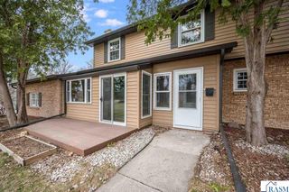 328 S Redwood Drive, Mankato, MN 56001