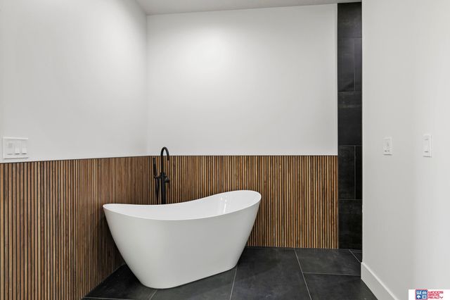 3520 Tree Line Drive, Lincoln, NE 68516