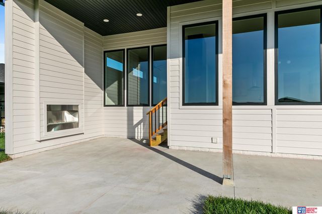 3520 Tree Line Drive, Lincoln, NE 68516