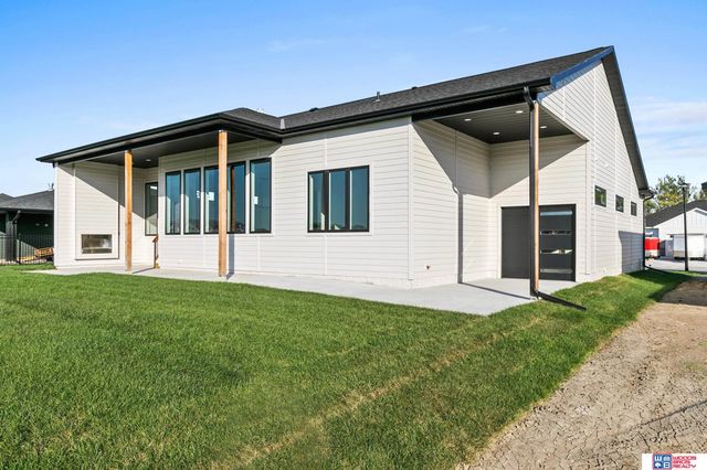 3520 Tree Line Drive, Lincoln, NE 68516