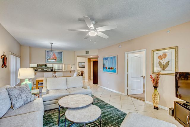 200 Uno Lago Drive 105, Juno Beach, FL 33408