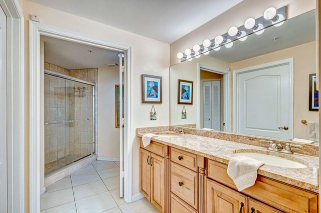 200 Uno Lago Drive 105, Juno Beach, FL 33408