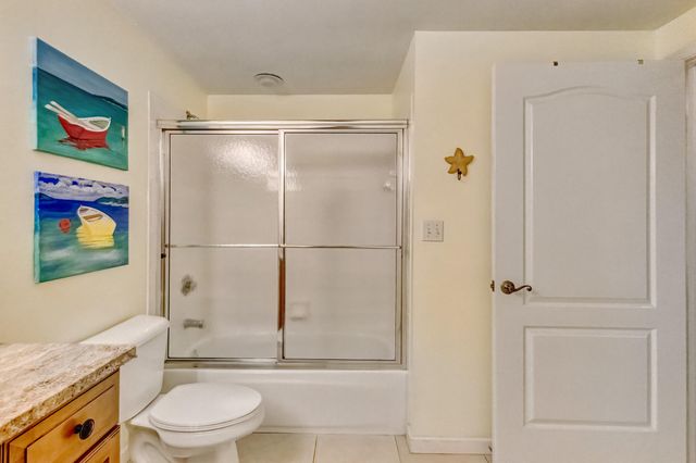 200 Uno Lago Drive 105, Juno Beach, FL 33408