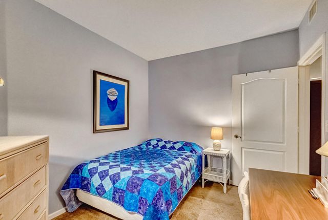 200 Uno Lago Drive 105, Juno Beach, FL 33408