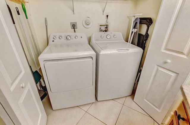 200 Uno Lago Drive 105, Juno Beach, FL 33408