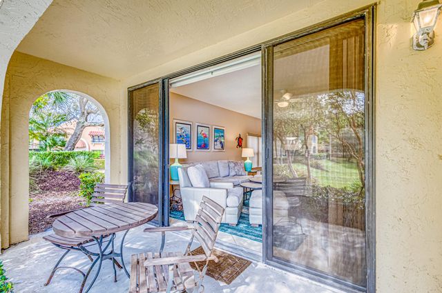 200 Uno Lago Drive 105, Juno Beach, FL 33408