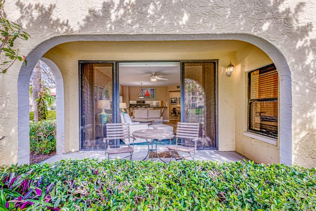 200 Uno Lago Drive 105, Juno Beach, FL 33408