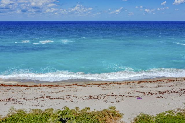 200 Uno Lago Drive 105, Juno Beach, FL 33408