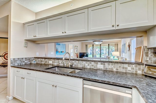 200 Uno Lago Drive 105, Juno Beach, FL 33408