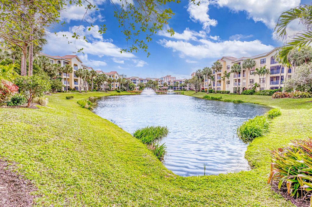 200 Uno Lago Drive 105, Juno Beach, FL 33408