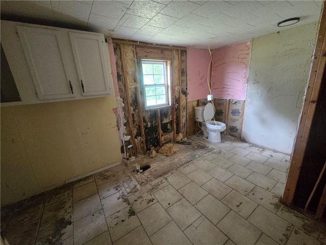 422 S Graham Street, Leeton, MO 64761
