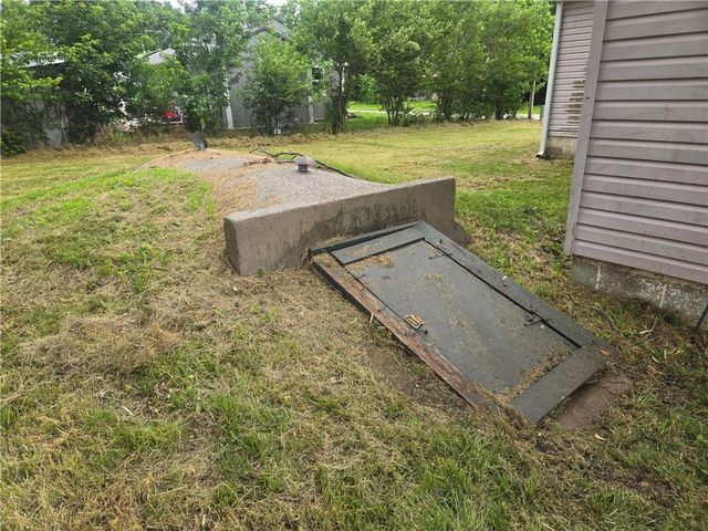 422 S Graham Street, Leeton, MO 64761