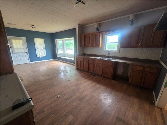 422 S Graham Street, Leeton, MO 64761