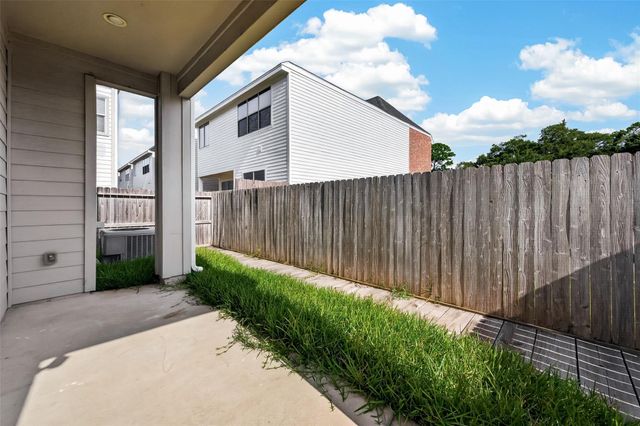 8821 Hollister Pine Court, Houston, TX 77080