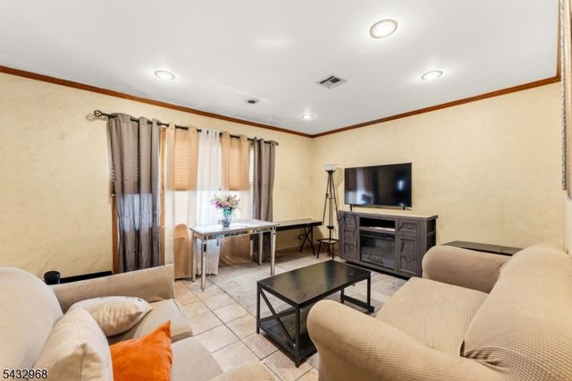 339 Oakwood Ave, Kenilworth Boro, NJ 07033