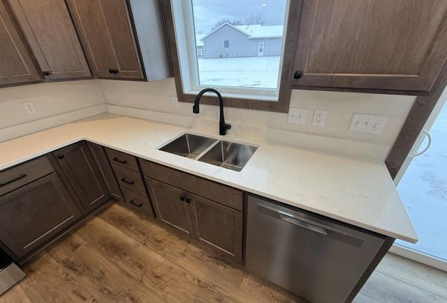 709 ROBIN STREET, New London, WI 54961