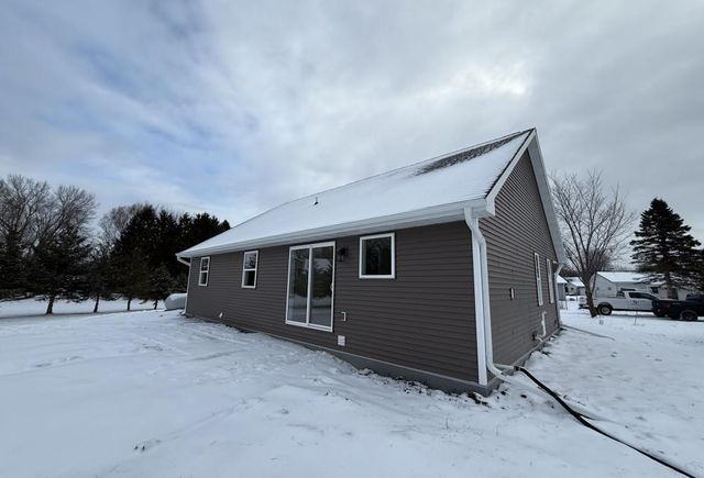 709 ROBIN STREET, New London, WI 54961