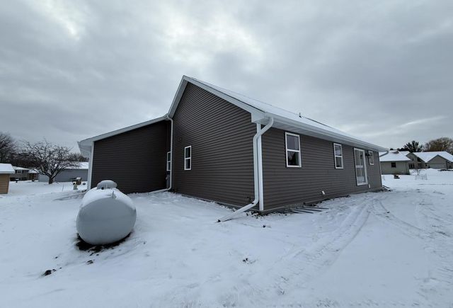 709 ROBIN STREET, New London, WI 54961