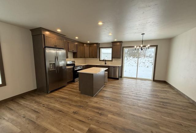 709 ROBIN STREET, New London, WI 54961