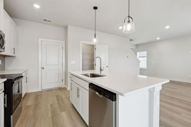 4253 Skyridge Dr, Nashville, TN 37207