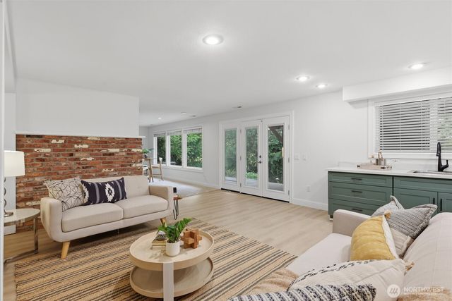 20224 SE 26th Street, Sammamish, WA 98075