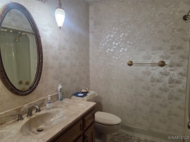 650 HILLSBORO Road, Montgomery, AL 36104