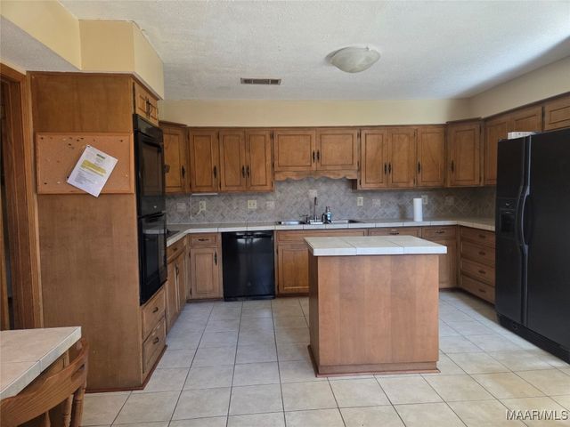 650 HILLSBORO Road, Montgomery, AL 36104