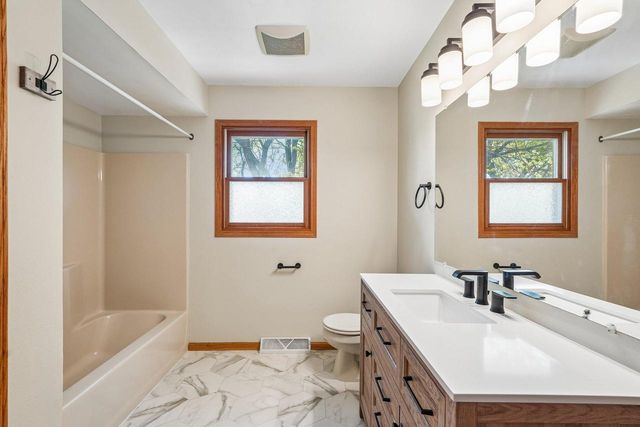 4202 Lake STREET, Burlington, WI 53105
