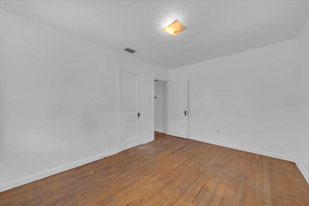 Image 11 of property listing at 3311 W PALMIRA AVENUE, Tampa, FL 33629