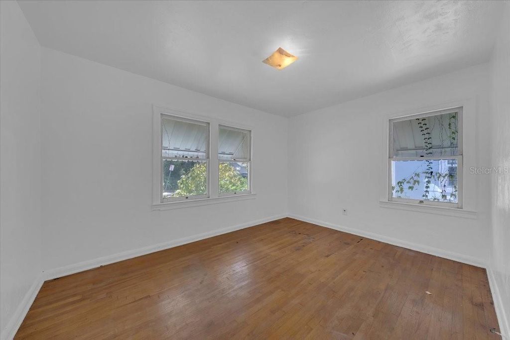 Image 10 of property listing at 3311 W PALMIRA AVENUE, Tampa, FL 33629