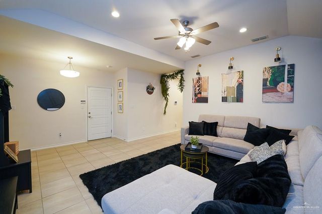 1909 Macquarie Drive, Edinburg, TX 78542