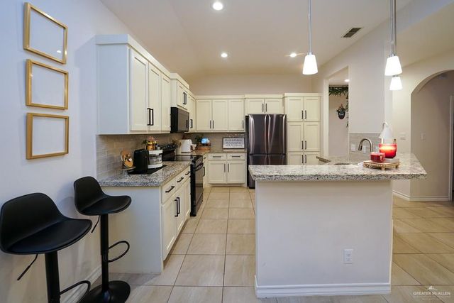 1909 Macquarie Drive, Edinburg, TX 78542