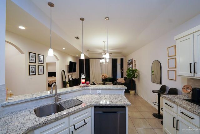 1909 Macquarie Drive, Edinburg, TX 78542