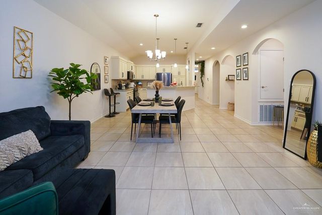 1909 Macquarie Drive, Edinburg, TX 78542